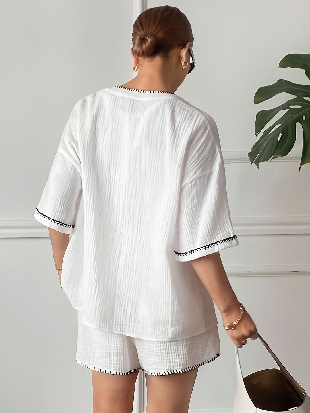 Conjunto de Dos Piezas de Mujer con Costuras