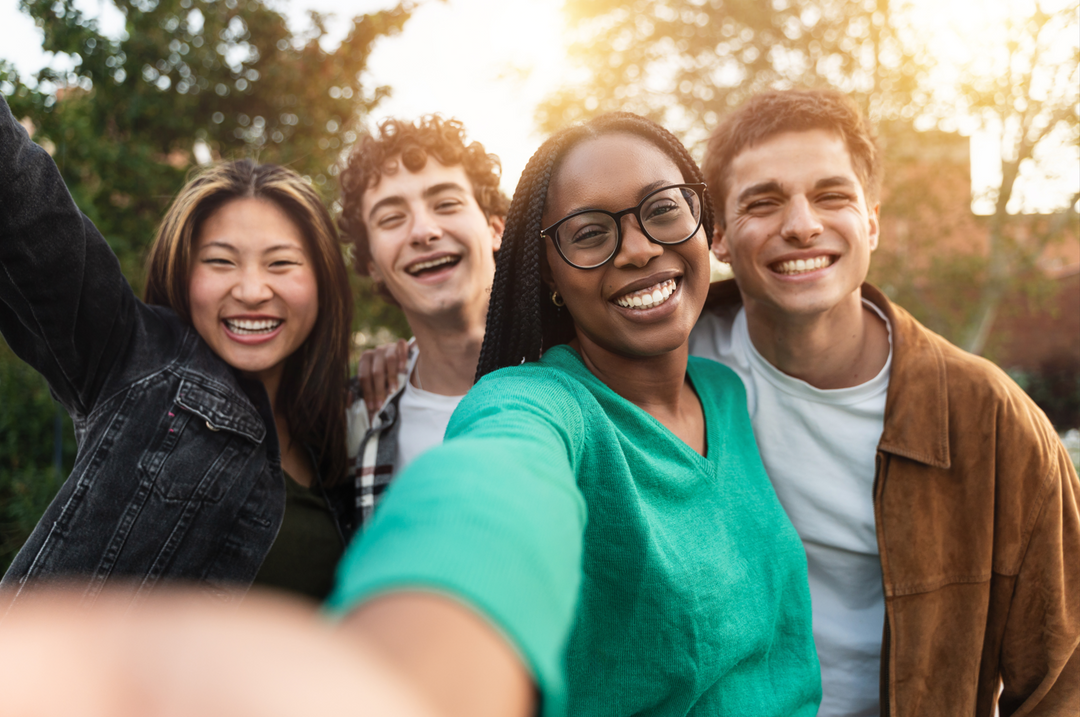 Ajustes de Vestuario Según la Temporada para Hombres y Mujeres